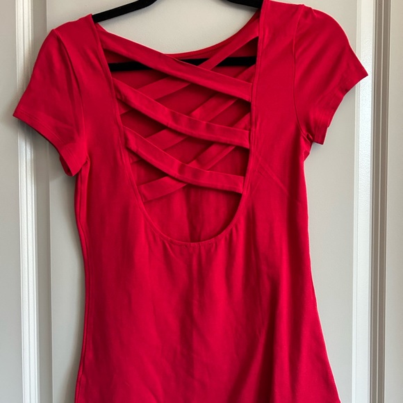 Express Top *Detailed Back - Picture 2 of 3